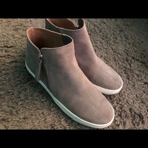 Crown Vintage Gray Hightop sneakers